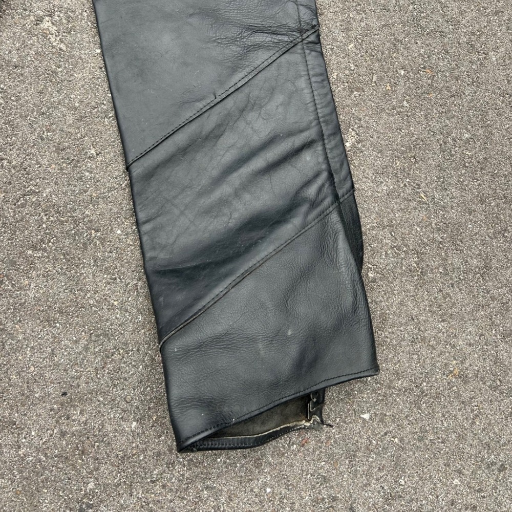 Hog Skins Black Leather Motorcycle Chaps Brass Buckle Made in USA Mens XS M - Picture 6 of 9